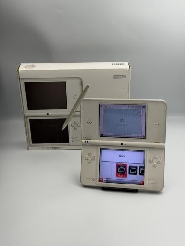Nintendo DSi LL — Natural White (كامل في العلبة)