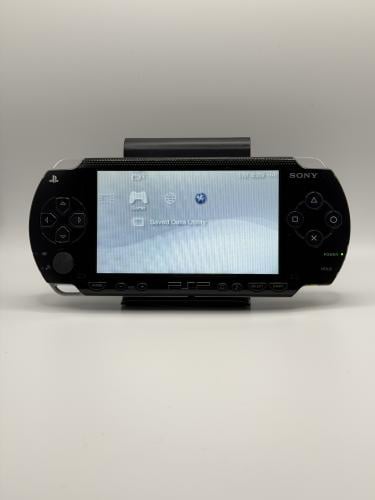 PSP 1000 — Piano Black (مع الشاحن)