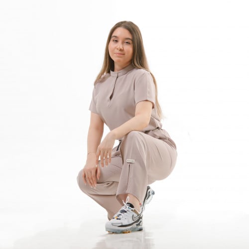 طقم سكرب بياقه مرتفعه