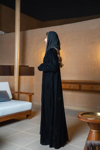 W8 | عباية الماس