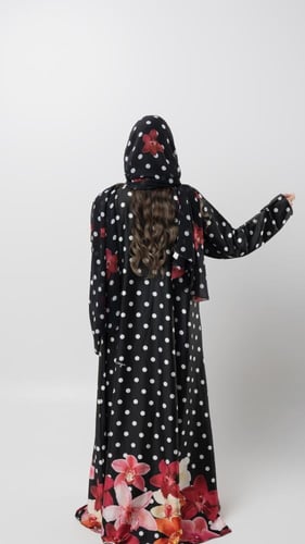 عباية نص كلوش منقطة 916