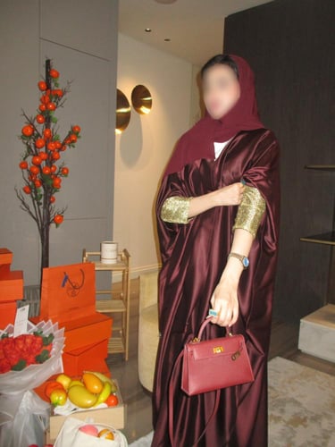 عباية بشت بأكمام ذهبية 925