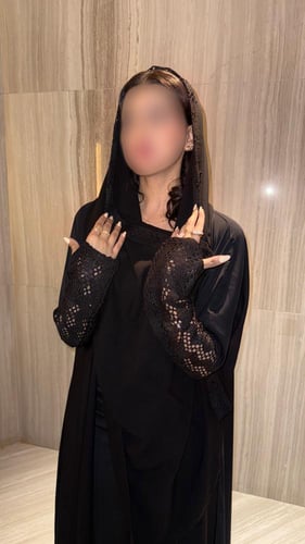 عباية نص كلوش بلاك بيري مع فتحة كم تريكو B19