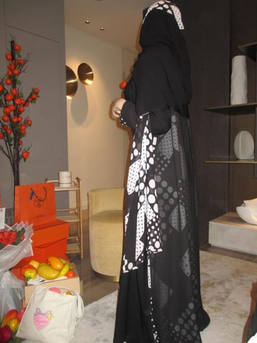 عباية كلوش منقوشة Dotty elegance|902