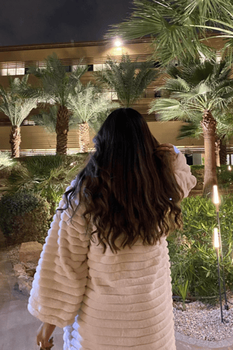 0209 - عباية دهناء أبيض - فرو كامل