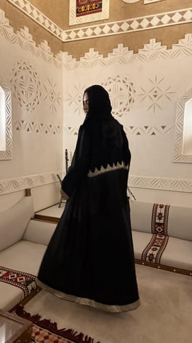 عباية كلوش بتفاصيل ذهبية 804