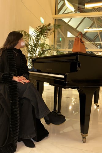 0205 - عباية قمراء أسود