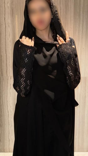 عباية نص كلوش بلاك بيري مع فتحة كم تريكو B19