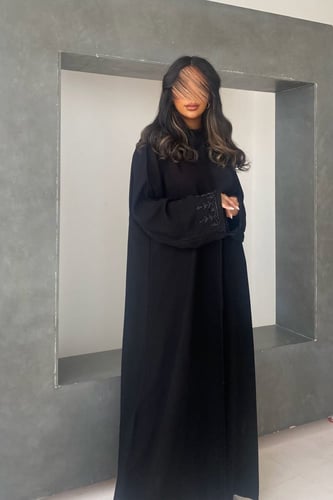 0111 - عباية خزامى صيفي أسود