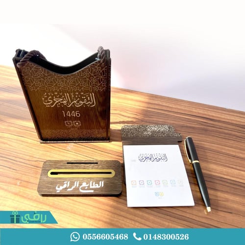 تقويم خشبي انيق