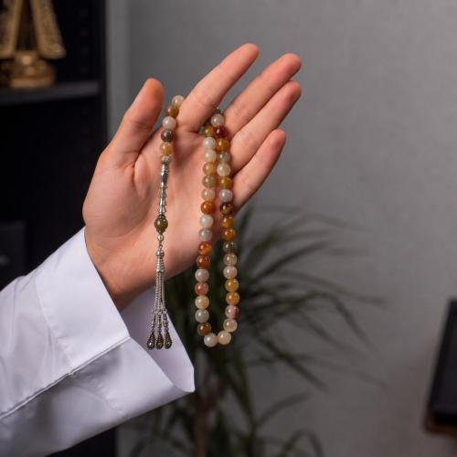 سبحة شُـمـوخ | حجر طبيعي بني فاتح جاذب