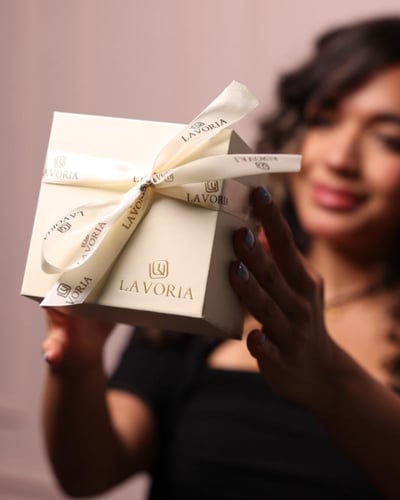 ساعة نسائية ساحرة بلون فضي