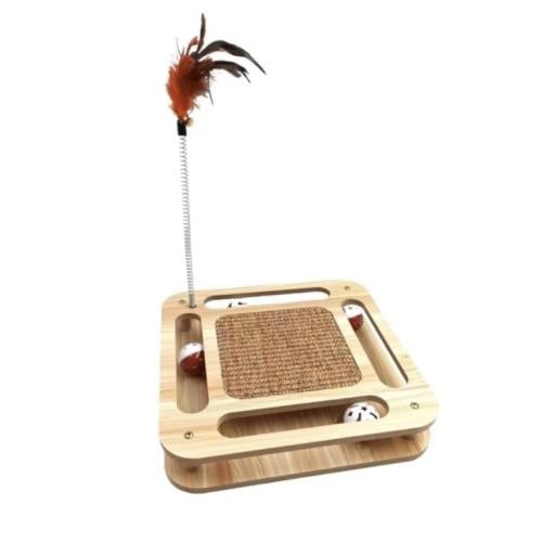 خداشة مع لعبة للقطط