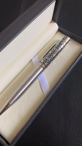 قلم فاخر رسمي نقش بتصميم عالمي