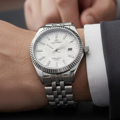 ساعة رسمية من لويس مارتن