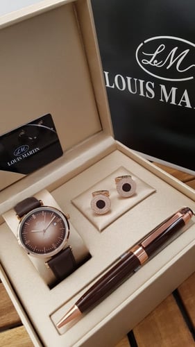طقم رجالي جميل من ماركة لويس مارتن