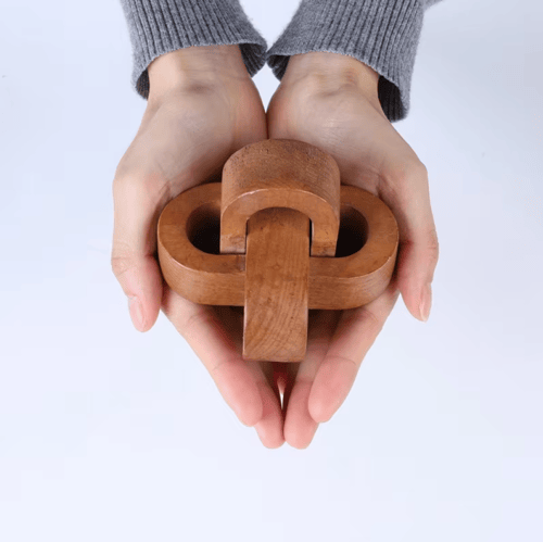 ديكور خشب بني