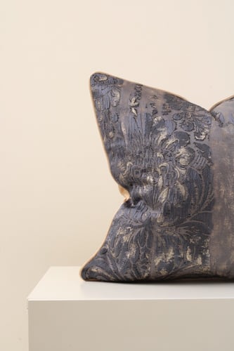 كوشن رمادي مذهب