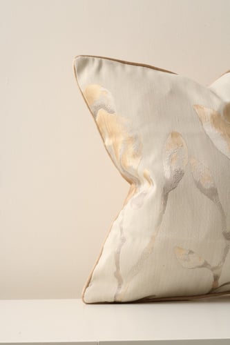 كوشن اغصان الورد الذهبية