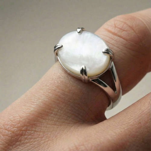 Royal ring with silver claws 925 - mother of pearl