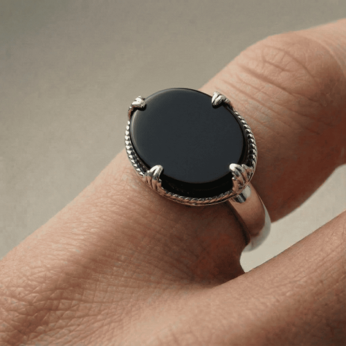 Royal ring with silver handle 925 alloy - black