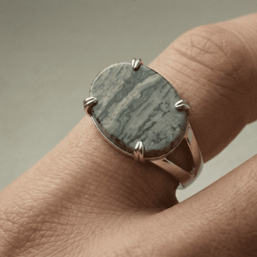 Royal ring with silver claws, 925 karat - cemented
