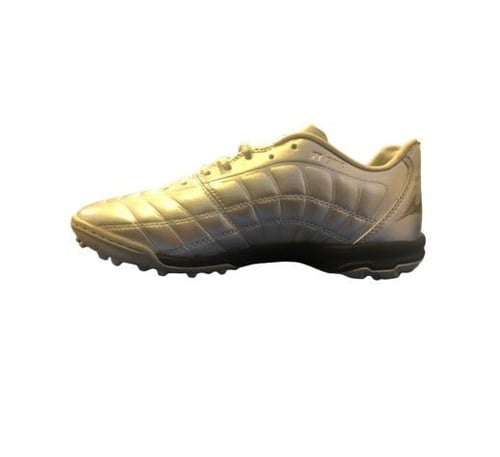 حذاء كرة قدم ميزينو