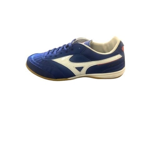 حذاء كرة قدم ميزينو