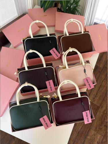 شنط ميو ميو