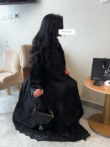 عبايه نص كلوش كريب كتان ودانييل