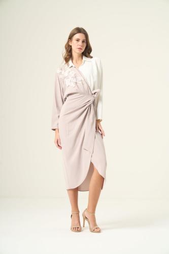 فستان انيق لف مزين بالورد