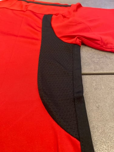 تيشيرت مانشستر يونايتد الأساسي 2024