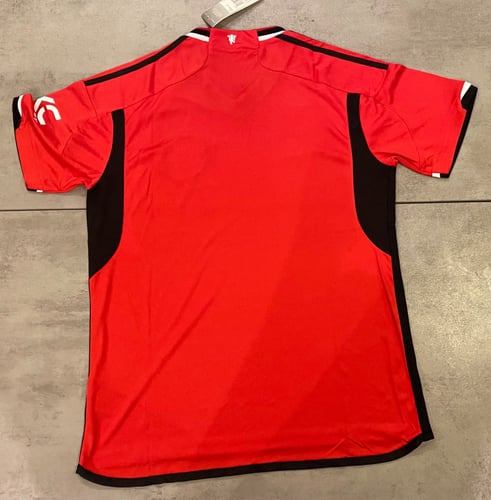 تيشيرت مانشستر يونايتد الأساسي 2024