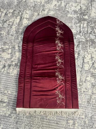 سجادة صلاة اسفنج مبطن مطرز فاخره