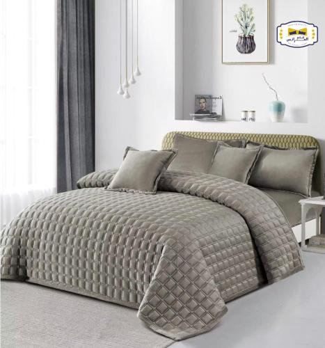 مفرش شتوي مضغوط مخمل سادة نفر ونص