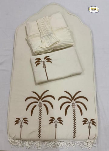 طقم سجاد فاخر 2سم على تطريز ملكي مع شرشف مكسر