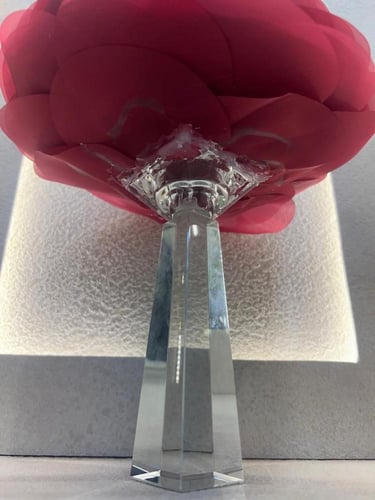 مسكة عروس من الورد الصناعي