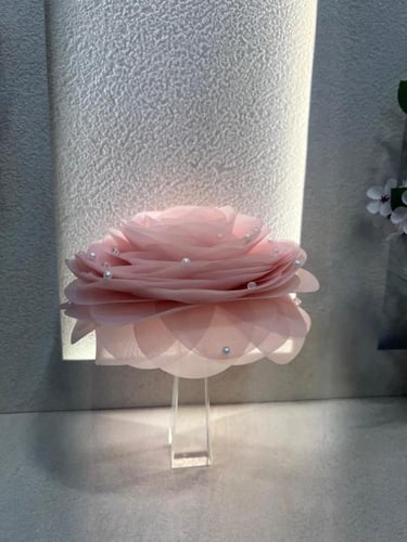 مسكة عروس من الورد الصناعي