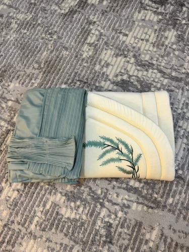 طقم صلاه سجاده طبي اسفنج مع شرشف صلاه فاخر