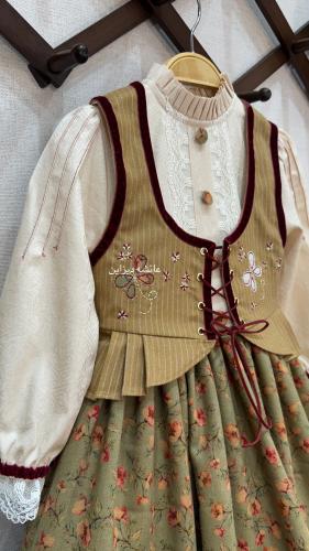 فُستان مع فيست بأقمشه مميزه و أنيقه