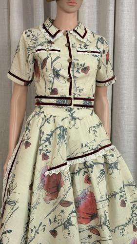 طقم تنوره وبلوزه بالاقمشه النن الخفيفه