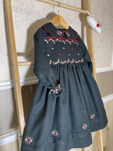 فستان زيتي كامل مطرز