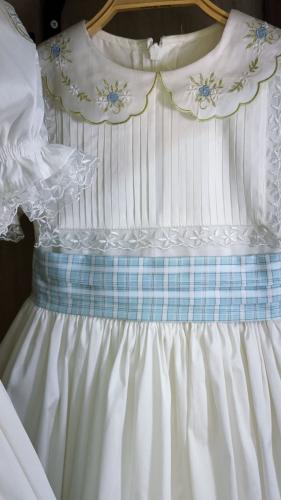 فستان جميل بتطريز انيق