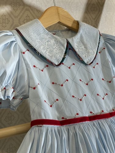 فستان مطرز سماوي