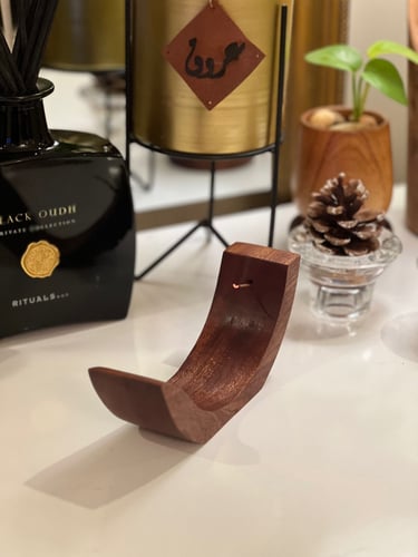 قاعدة بخور عصرية