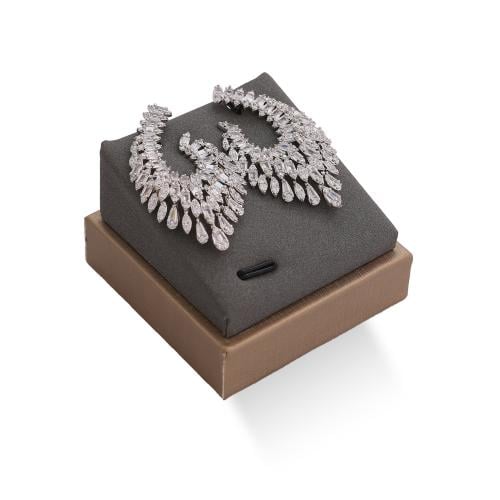 حلق زركون فضي من ماركة فايلت