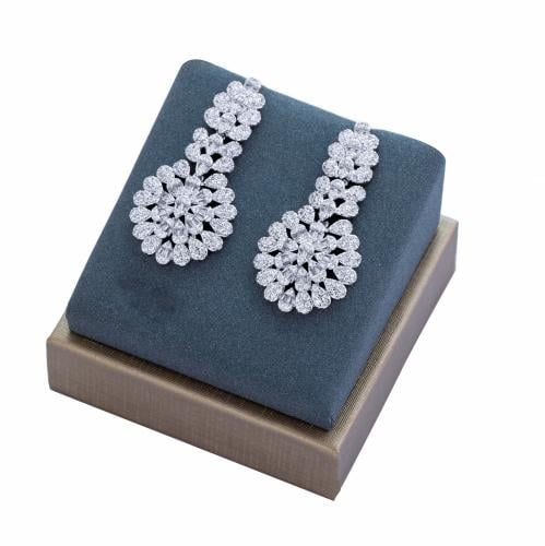 حلق زركون فضي من ماركة فايلت