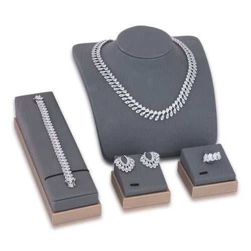 طقم زركون فضي من ماركة فايلت