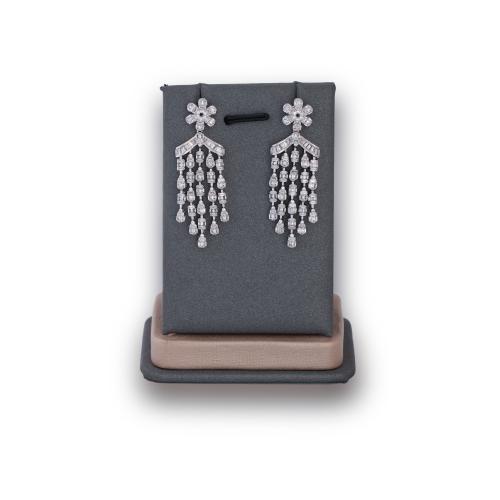 حلق زركون فضي من ماركة فايلت