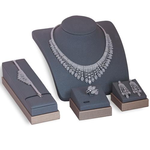 طقم زركون فضي من ماركة فايلت